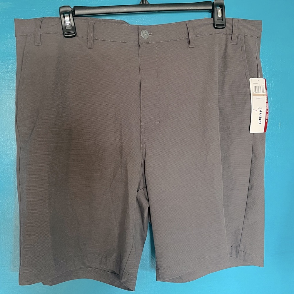 Grand Slam Performance Gray Flat Front Athleisure Shorts NWT - SZ 42.